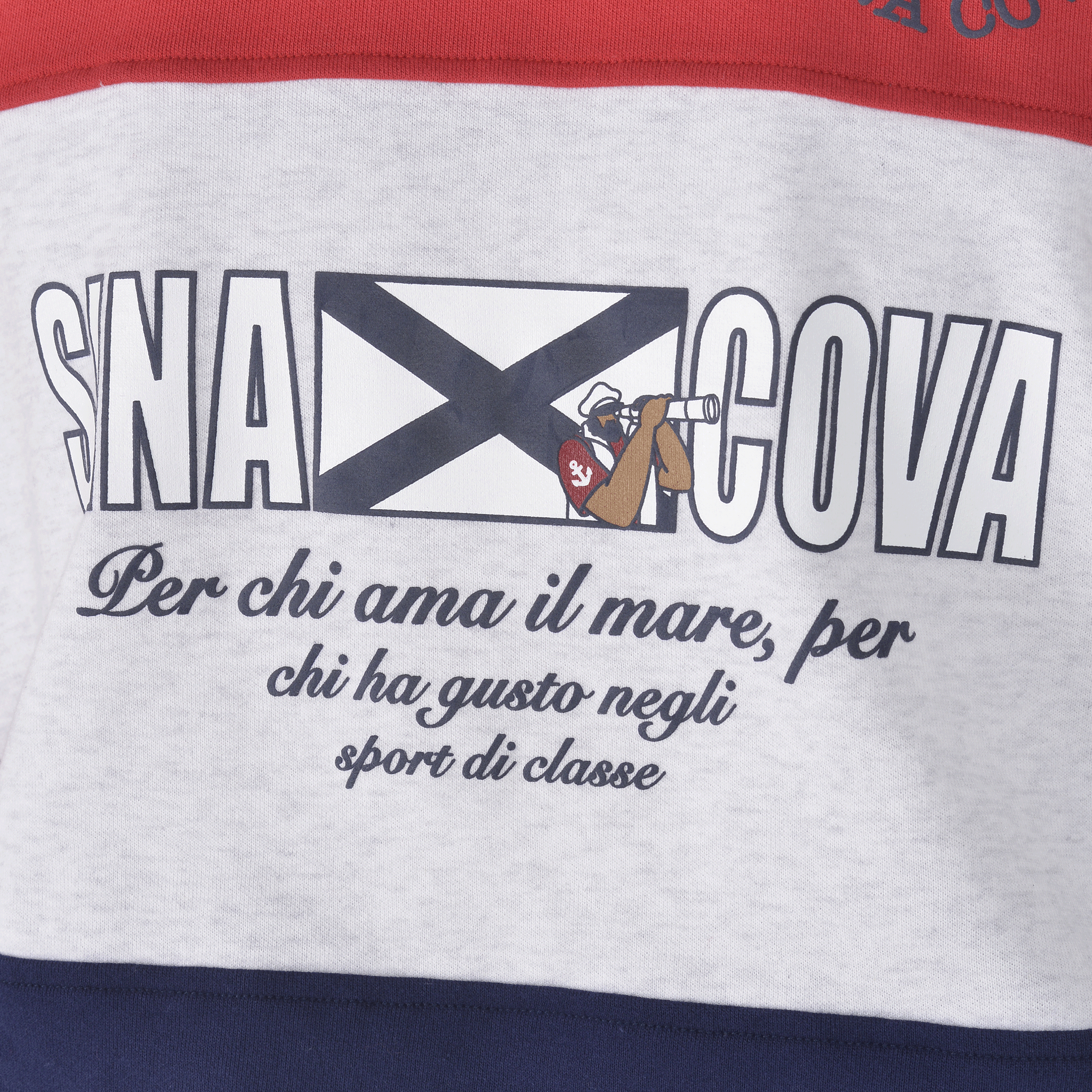 【公式】シナコバ(SINA COVA)クルーネックトレーナー 24210030 レッドのプリント部分