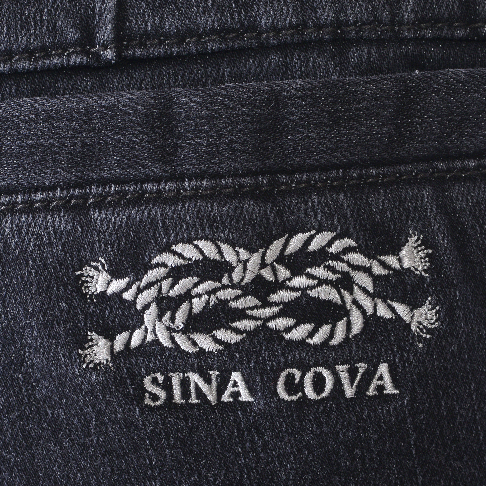 No-tuck tapered denim pants 25225010