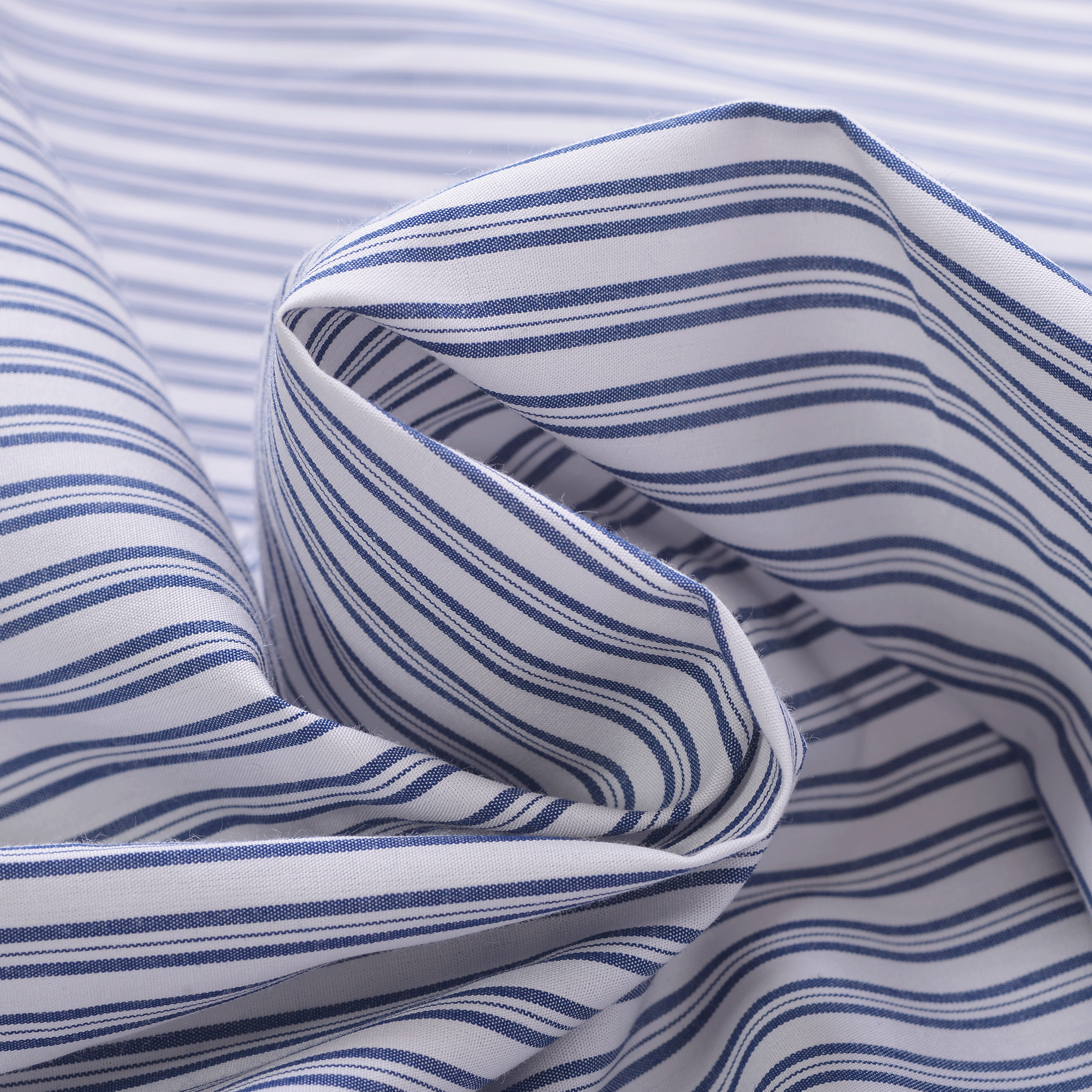 Striped long-sleeved button-down shirt 25224030