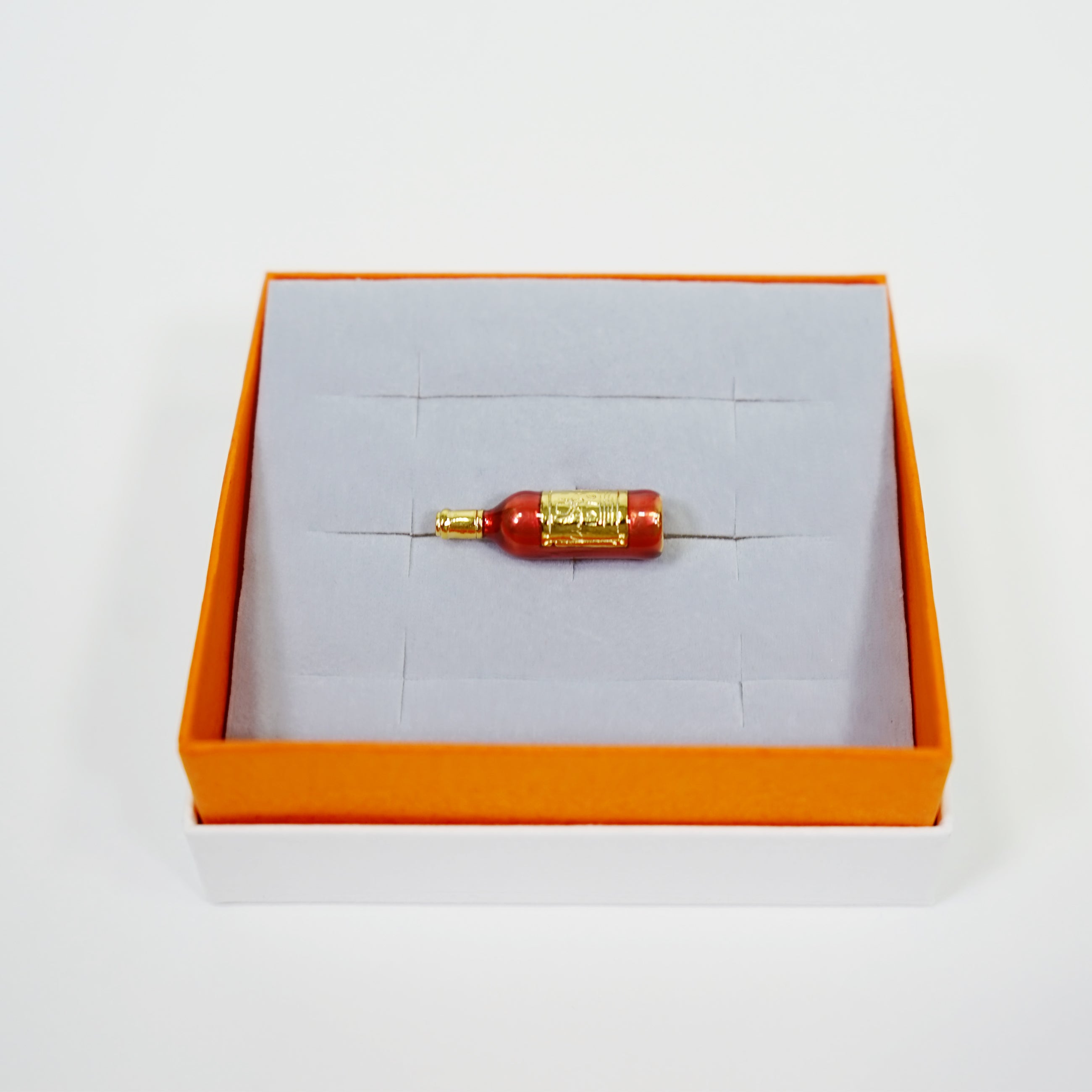 紅酒翻領別針 57002540