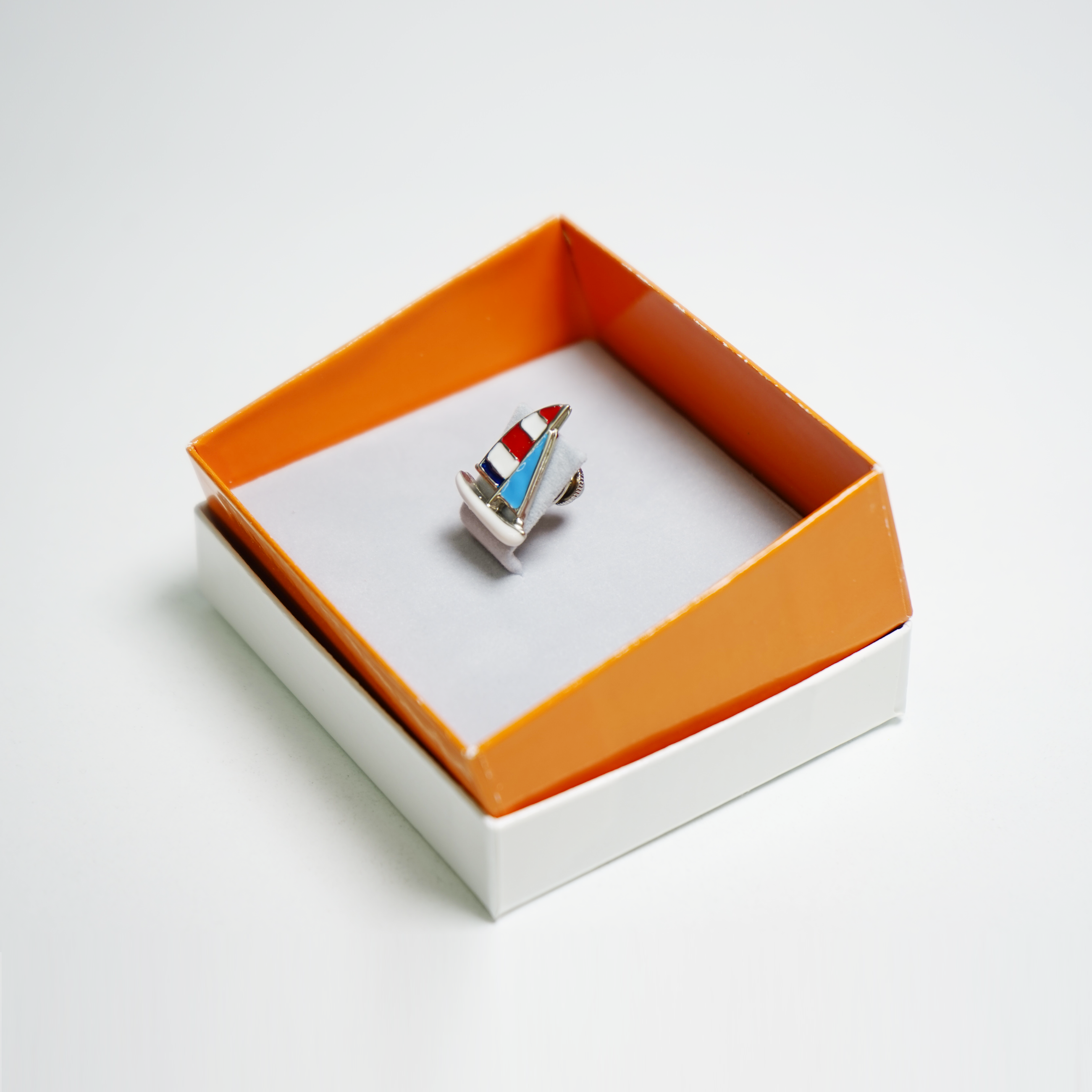 遊艇翻領別針 57001080