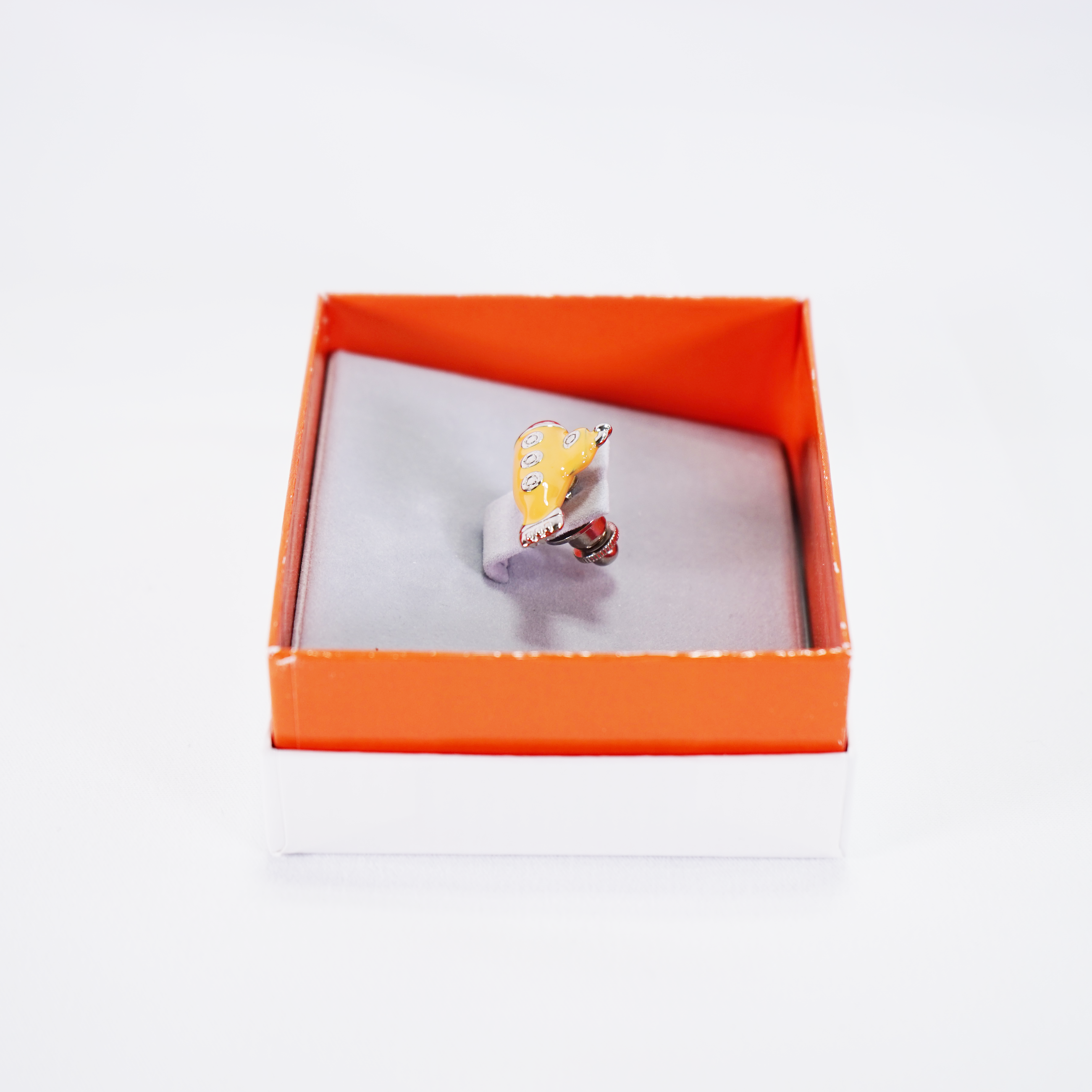 黃色潛水艇翻領別針 57001190