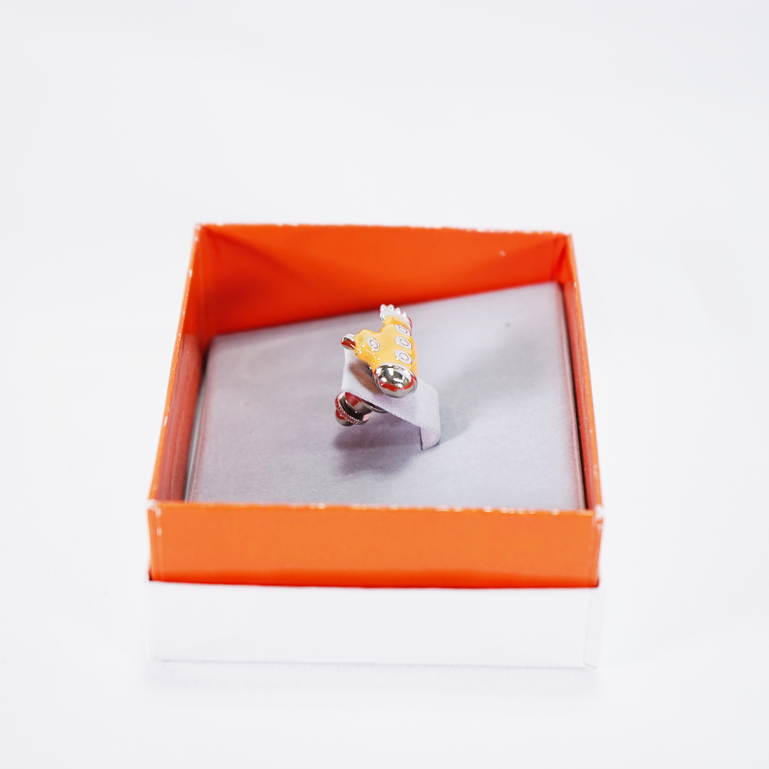 黃色潛水艇翻領別針 57001190